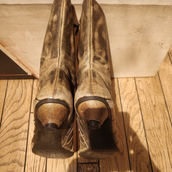 Vintage Italian Pointy Toed Leather Boots - Picture 3 of 12